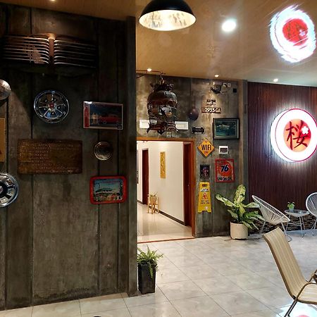 Urbanview Hotel Sakura Kampung Inggris Pare By Reddoorz エクステリア 写真