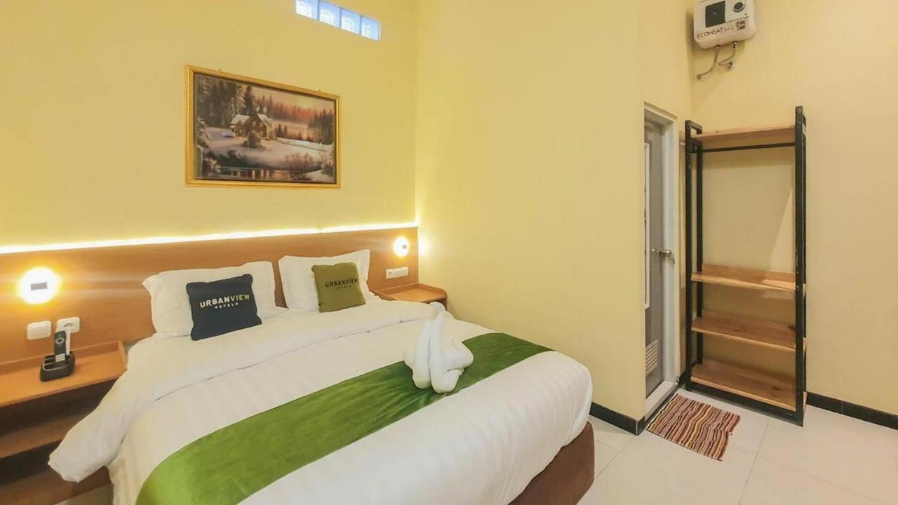 Urbanview Hotel Sakura Kampung Inggris Pare By Reddoorz エクステリア 写真