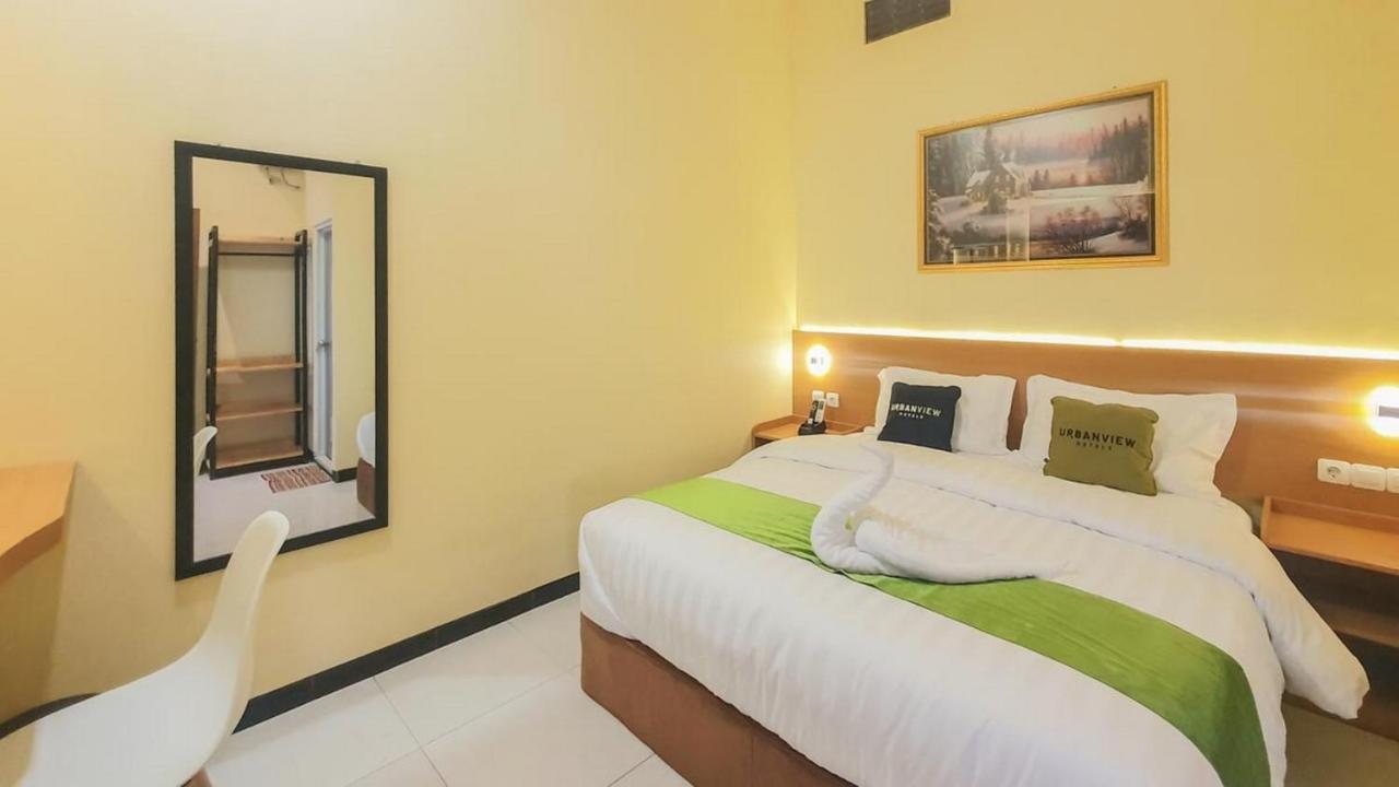 Urbanview Hotel Sakura Kampung Inggris Pare By Reddoorz エクステリア 写真