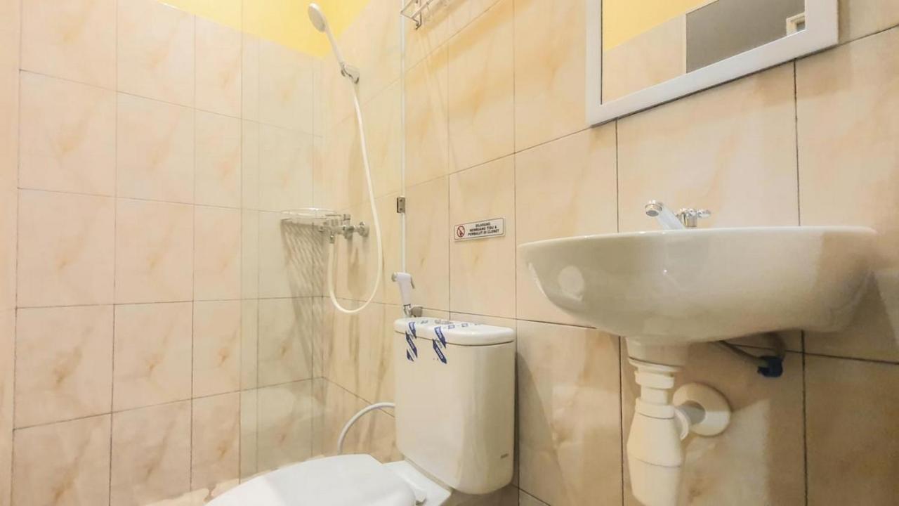 Urbanview Hotel Sakura Kampung Inggris Pare By Reddoorz エクステリア 写真
