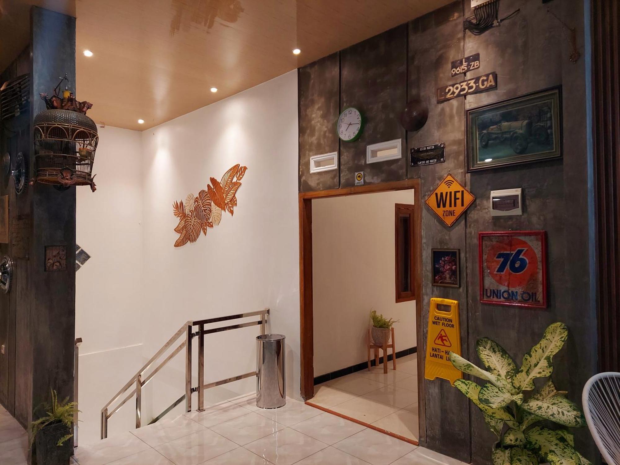 Urbanview Hotel Sakura Kampung Inggris Pare By Reddoorz エクステリア 写真