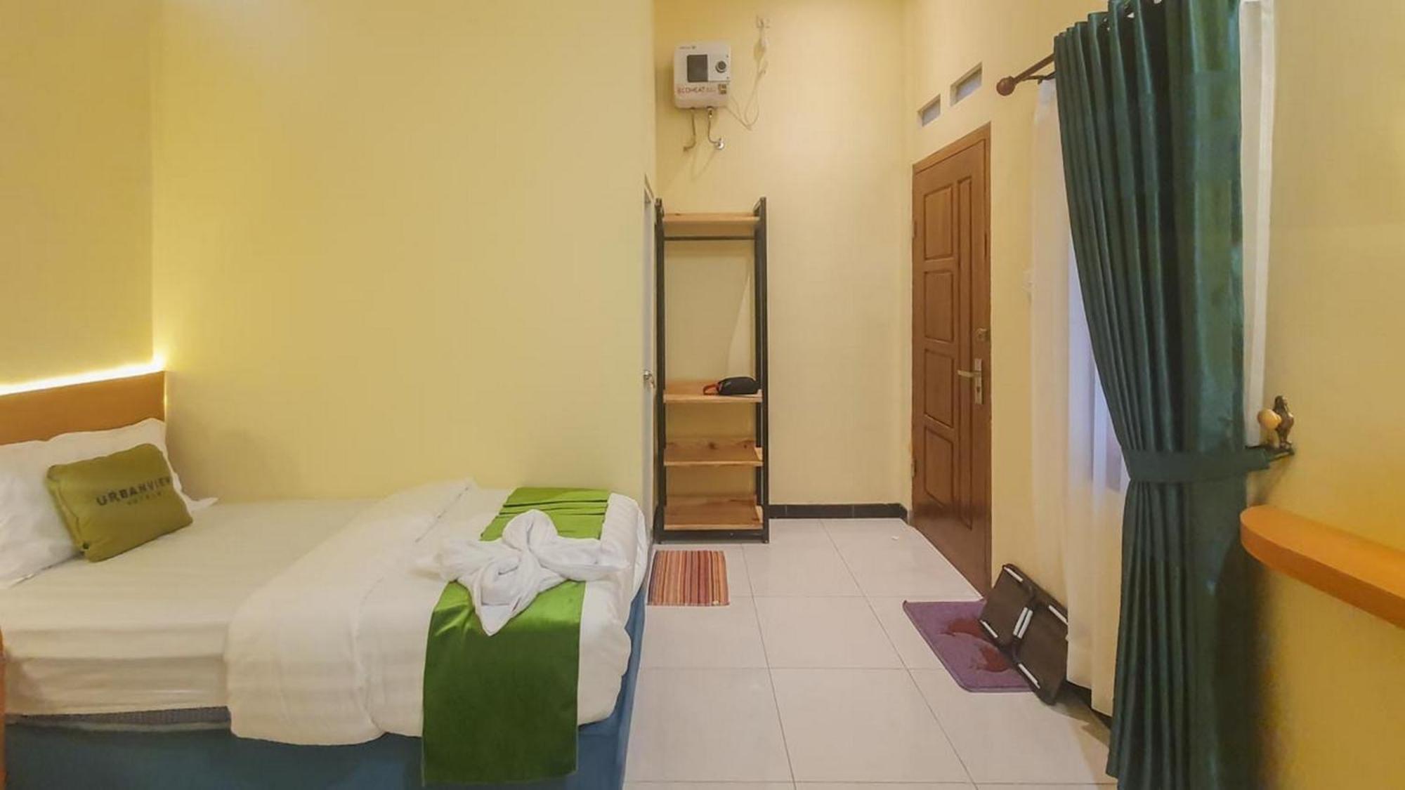 Urbanview Hotel Sakura Kampung Inggris Pare By Reddoorz エクステリア 写真